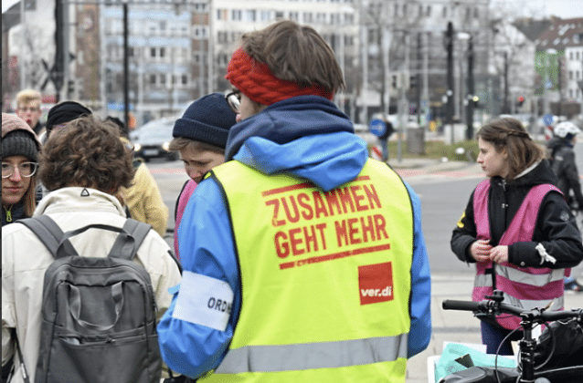 Gemeinsame Demonstration von Fridays For Future – FFF - und ver.di für Klimagerechtigkeit und gesellschaftlichen Wandel