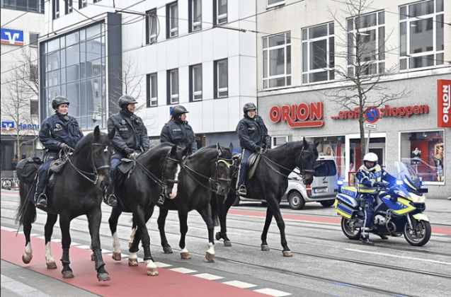 Gemeinsame Demonstration von Fridays For Future – FFF - und ver.di für Klimagerechtigkeit und gesellschaftlichen Wandel