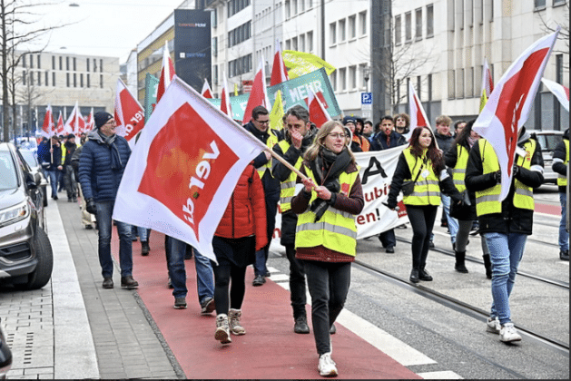 Gemeinsame Demonstration von Fridays For Future – FFF - und ver.di für Klimagerechtigkeit und gesellschaftlichen Wandel