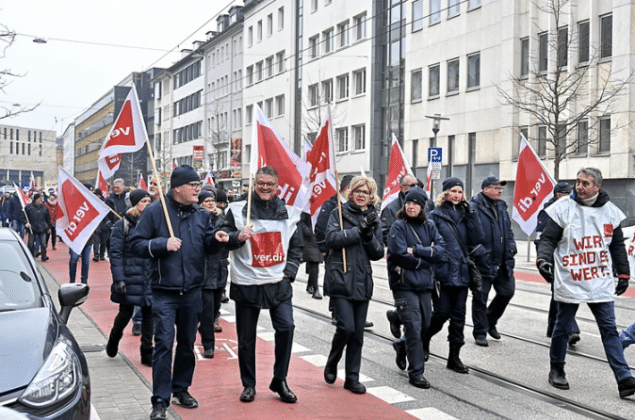 Gemeinsame Demonstration von Fridays For Future – FFF - und ver.di für Klimagerechtigkeit und gesellschaftlichen Wandel