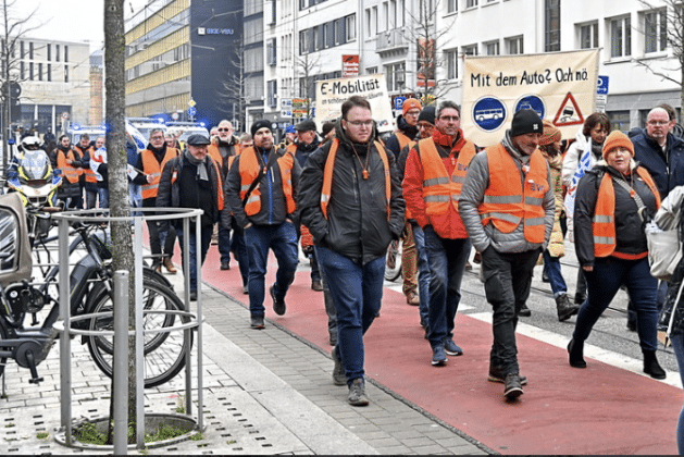 Gemeinsame Demonstration von Fridays For Future – FFF - und ver.di für Klimagerechtigkeit und gesellschaftlichen Wandel