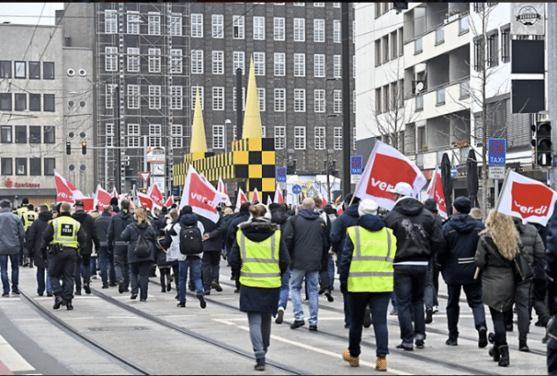 Gemeinsame Demonstration von Fridays For Future – FFF - und ver.di für Klimagerechtigkeit und gesellschaftlichen Wandel