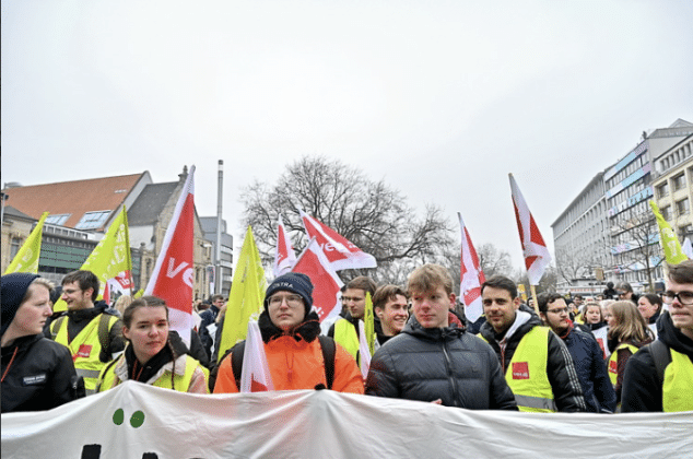 Gemeinsame Demonstration von Fridays For Future – FFF - und ver.di für Klimagerechtigkeit und gesellschaftlichen Wandel