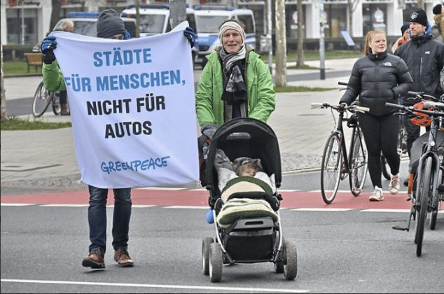 Gemeinsame Demonstration von Fridays For Future – FFF - und ver.di für Klimagerechtigkeit und gesellschaftlichen Wandel