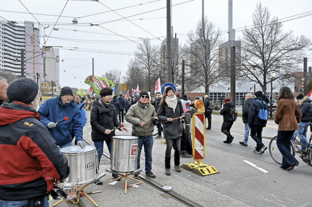 Gemeinsame Demonstration von Fridays For Future – FFF - und ver.di für Klimagerechtigkeit und gesellschaftlichen Wandel