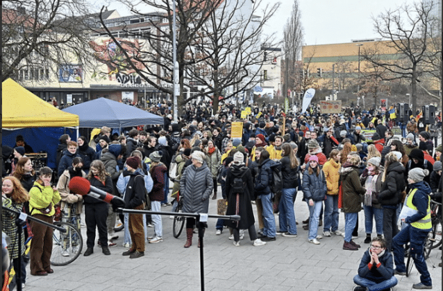 Gemeinsame Demonstration von Fridays For Future – FFF - und ver.di für Klimagerechtigkeit und gesellschaftlichen Wandel