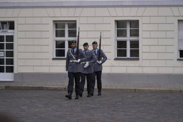 Staatsbesuch von König Charles III. und Königin-Gemahlin Camilla. Bundespräsident Frank-Walter Steinmeier und Elke Büdenbender empfangen König Charles III. und Königin-Gemahlin Camilla des Vereinigten Königreichs im Schloss Bellevue in Berlin © Ulrich Stamm