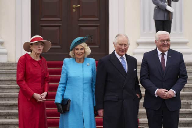 Staatsbesuch von König Charles III. und Königin-Gemahlin Camilla. Bundespräsident Frank-Walter Steinmeier und Elke Büdenbender empfangen König Charles III. und Königin-Gemahlin Camilla des Vereinigten Königreichs im Schloss Bellevue in Berlin © Ulrich Stamm