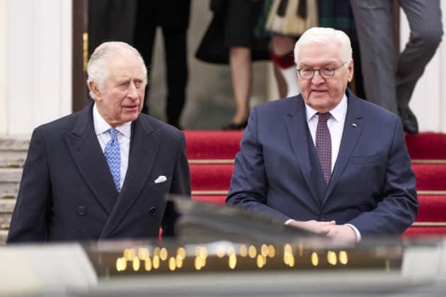 Staatsbesuch von König Charles III. und Königin-Gemahlin Camilla. Bundespräsident Frank-Walter Steinmeier und Elke Büdenbender empfangen König Charles III. und Königin-Gemahlin Camilla des Vereinigten Königreichs im Schloss Bellevue in Berlin © Ulrich Stamm