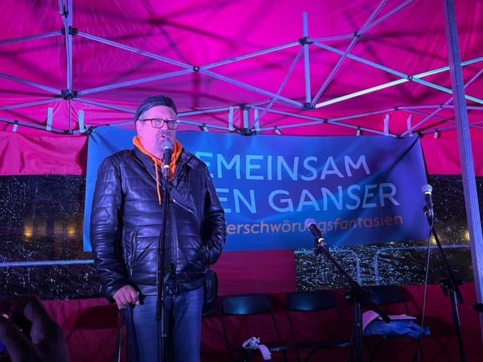 Michael Höntsch als Redner bei der Demonstration 