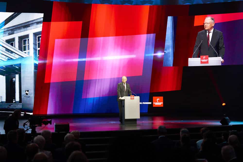 Eröffnungszeremonie der HANNOVER MESSE 2023 mit dem Partnerland Indonesien vom 17. bis 21.April 2023 - HCC Kuppelsaal in Hannover - Niedersächsischer Ministerpräsident Stephan Weil © Ulrich Stamm