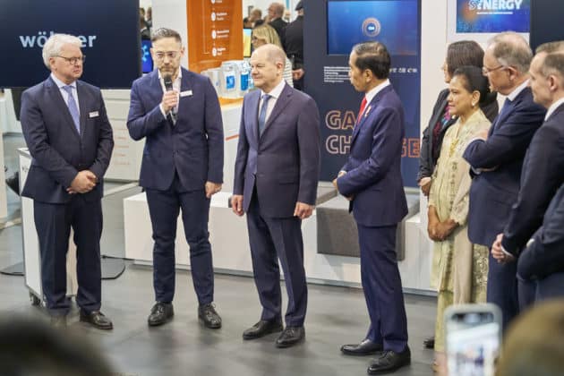 Eröffnungsrundgang auf der HANNOVER MESSE 2023 von Bundeskanzler Olaf Scholz und S. E. Joko Widodo, Präsident der Republik Indonesien am 17.April 2023 © Ulrich Stamm