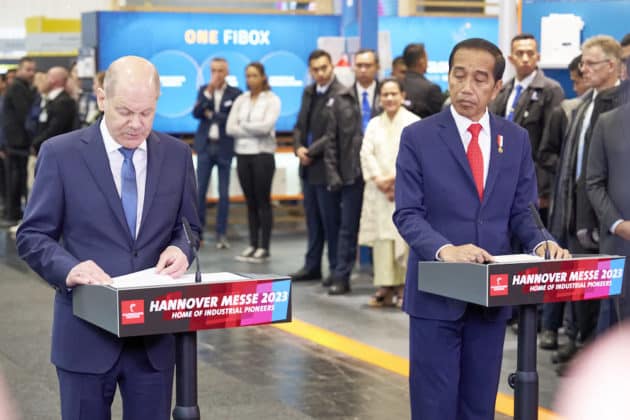 Eröffnungsrundgang auf der HANNOVER MESSE 2023 von Bundeskanzler Olaf Scholz und S. E. Joko Widodo, Präsident der Republik Indonesien am 17.April 2023 © Ulrich Stamm