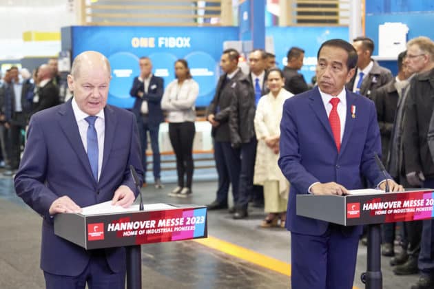 Eröffnungsrundgang auf der HANNOVER MESSE 2023 von Bundeskanzler Olaf Scholz und S. E. Joko Widodo, Präsident der Republik Indonesien am 17.April 2023 © Ulrich Stamm