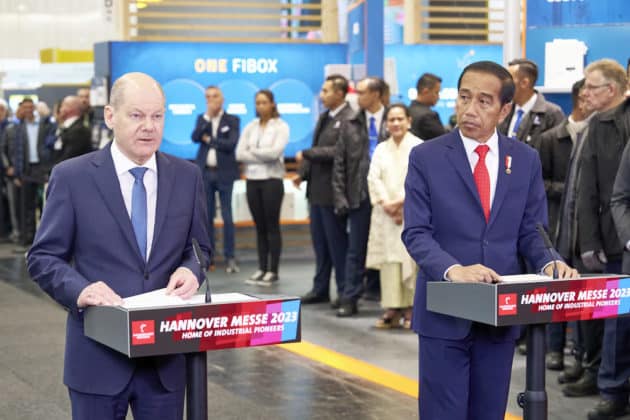 Eröffnungsrundgang auf der HANNOVER MESSE 2023 von Bundeskanzler Olaf Scholz und S. E. Joko Widodo, Präsident der Republik Indonesien am 17.April 2023 © Ulrich Stamm