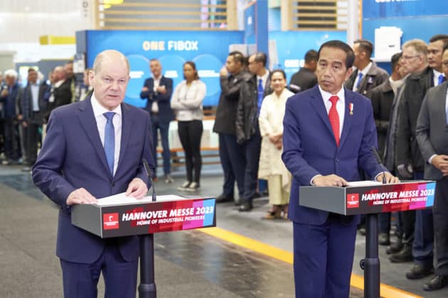 Eröffnungsrundgang auf der HANNOVER MESSE 2023 von Bundeskanzler Olaf Scholz und S. E. Joko Widodo, Präsident der Republik Indonesien am 17.April 2023 © Ulrich Stamm