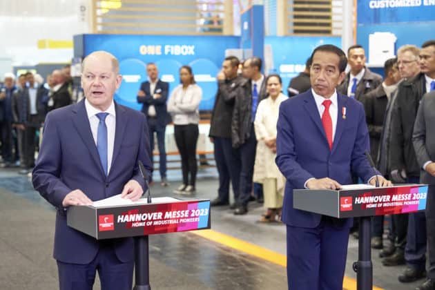 Eröffnungsrundgang auf der HANNOVER MESSE 2023 von Bundeskanzler Olaf Scholz und S. E. Joko Widodo, Präsident der Republik Indonesien am 17.April 2023 © Ulrich Stamm