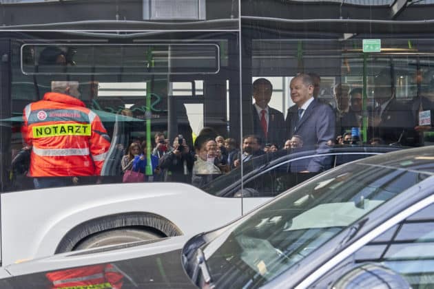 Eröffnungsrundgang auf der HANNOVER MESSE 2023 von Bundeskanzler Olaf Scholz und S. E. Joko Widodo, Präsident der Republik Indonesien am 17.April 2023 © Ulrich Stamm