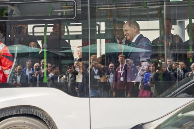 Eröffnungsrundgang auf der HANNOVER MESSE 2023 von Bundeskanzler Olaf Scholz und S. E. Joko Widodo, Präsident der Republik Indonesien am 17.April 2023 © Ulrich Stamm