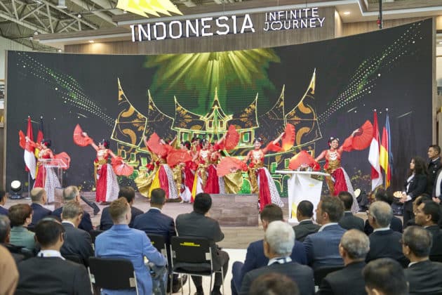 Eröffnungsrundgang auf der HANNOVER MESSE 2023 von Bundeskanzler Olaf Scholz und S. E. Joko Widodo, Präsident der Republik Indonesien am 17.April 2023 © Ulrich Stamm