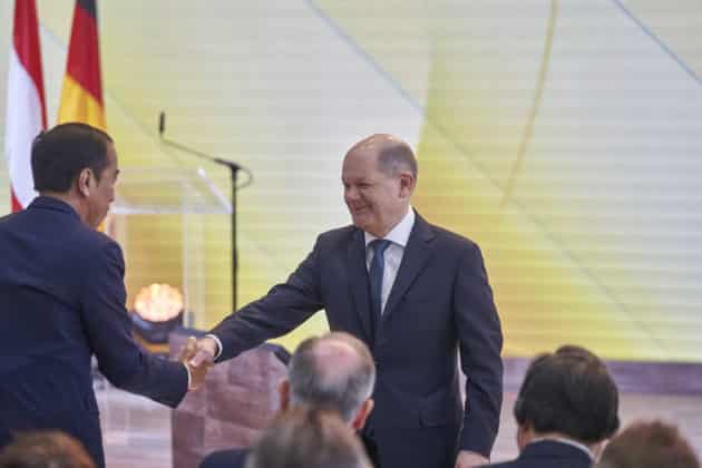 Eröffnungsrundgang auf der HANNOVER MESSE 2023 von Bundeskanzler Olaf Scholz und S. E. Joko Widodo, Präsident der Republik Indonesien am 17.April 2023 © Ulrich Stamm