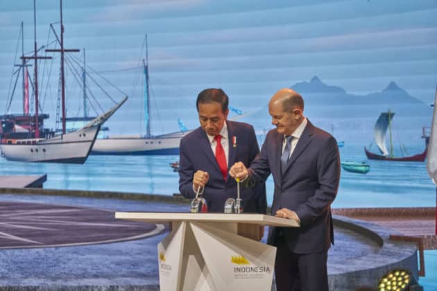 Eröffnungsrundgang auf der HANNOVER MESSE 2023 von Bundeskanzler Olaf Scholz und S. E. Joko Widodo, Präsident der Republik Indonesien am 17.April 2023 © Ulrich Stamm