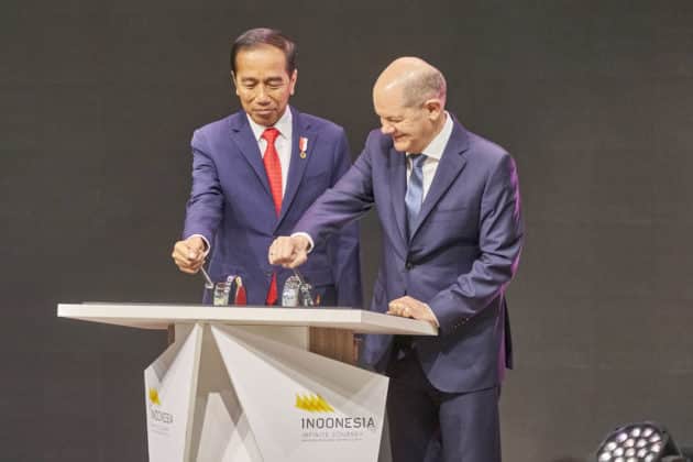 Eröffnungsrundgang auf der HANNOVER MESSE 2023 von Bundeskanzler Olaf Scholz und S. E. Joko Widodo, Präsident der Republik Indonesien am 17.April 2023 © Ulrich Stamm