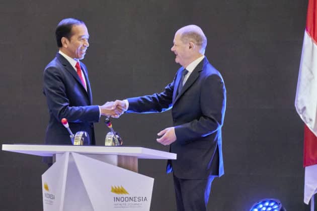 Eröffnungsrundgang auf der HANNOVER MESSE 2023 von Bundeskanzler Olaf Scholz und S. E. Joko Widodo, Präsident der Republik Indonesien am 17.April 2023 © Ulrich Stamm