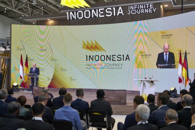 Eröffnungsrundgang auf der HANNOVER MESSE 2023 von Bundeskanzler Olaf Scholz und S. E. Joko Widodo, Präsident der Republik Indonesien am 17.April 2023 © Ulrich Stamm