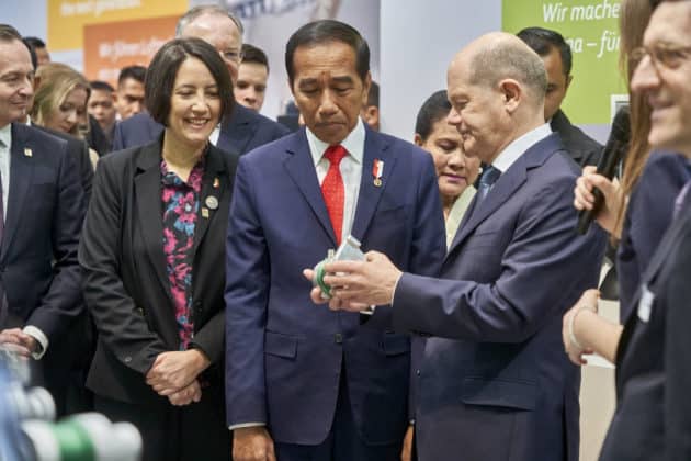 Eröffnungsrundgang auf der HANNOVER MESSE 2023 von Bundeskanzler Olaf Scholz und S. E. Joko Widodo, Präsident der Republik Indonesien am 17.April 2023 © Ulrich Stamm