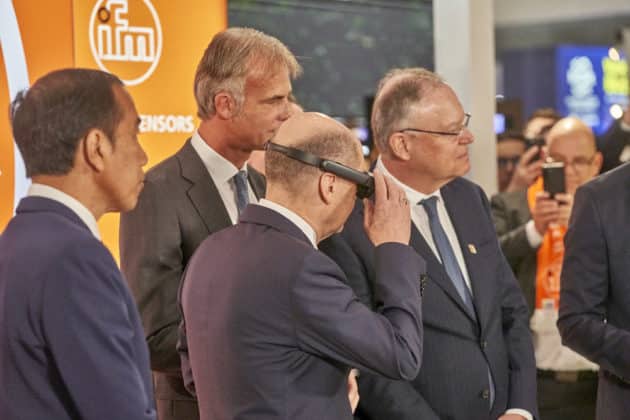 Eröffnungsrundgang auf der HANNOVER MESSE 2023 von Bundeskanzler Olaf Scholz und S. E. Joko Widodo, Präsident der Republik Indonesien am 17.April 2023 © Ulrich Stamm