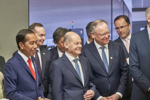 Eröffnungsrundgang auf der HANNOVER MESSE 2023 von Bundeskanzler Olaf Scholz und S. E. Joko Widodo, Präsident der Republik Indonesien am 17.April 2023 © Ulrich Stamm