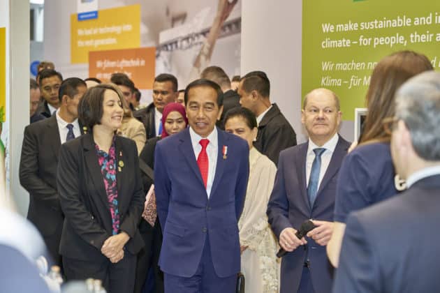 Eröffnungsrundgang auf der HANNOVER MESSE 2023 von Bundeskanzler Olaf Scholz und S. E. Joko Widodo, Präsident der Republik Indonesien am 17.April 2023 © Ulrich Stamm