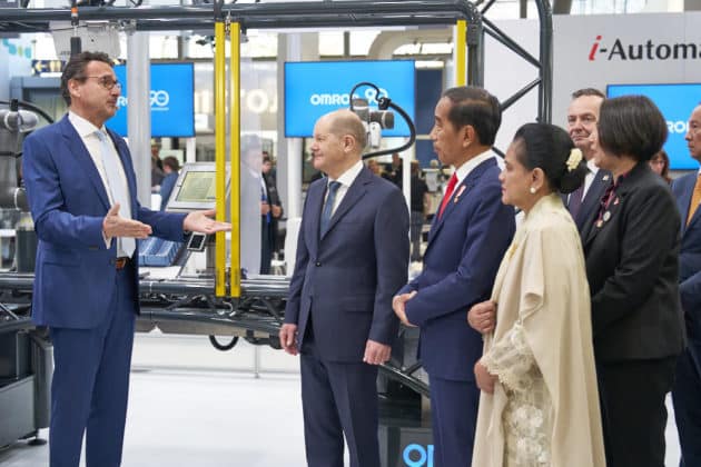 Eröffnungsrundgang auf der HANNOVER MESSE 2023 von Bundeskanzler Olaf Scholz und S. E. Joko Widodo, Präsident der Republik Indonesien am 17.April 2023 © Ulrich Stamm