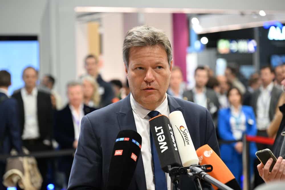 Bundeswirtschafts- und Klimaschutzminister Robert Habeck auf der HANNOVER MESSE 2023 © Matthias Falk