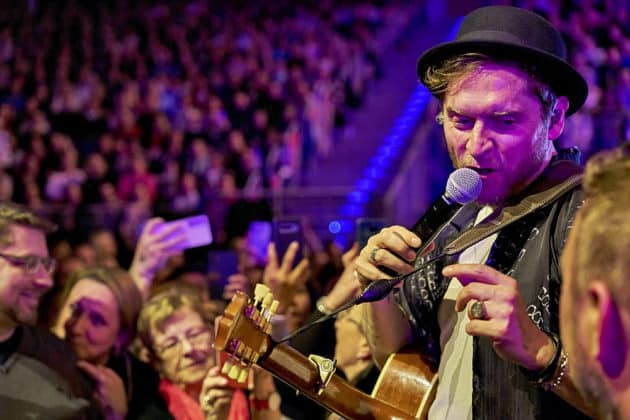 Johannes Oerding auf Plan A Tour 2023 in der ZAG Arena in Hannover © Ulrich Stamm