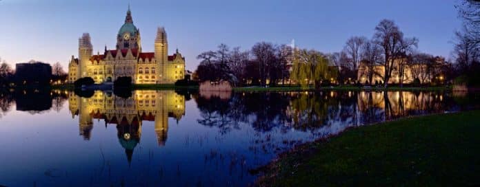 Neues Rathaus Hannover und Maschteich © Ulrich Stamm