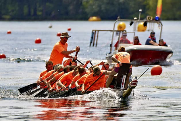 Drachenbootrennen auf dem Maschsee in Hannover beim Drachenbootfestival 2023 © Ulrich Stamm