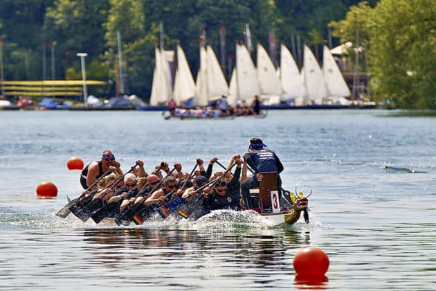 Drachenbootrennen auf dem Maschsee in Hannover beim Drachenbootfestival 2023 © Ulrich Stamm