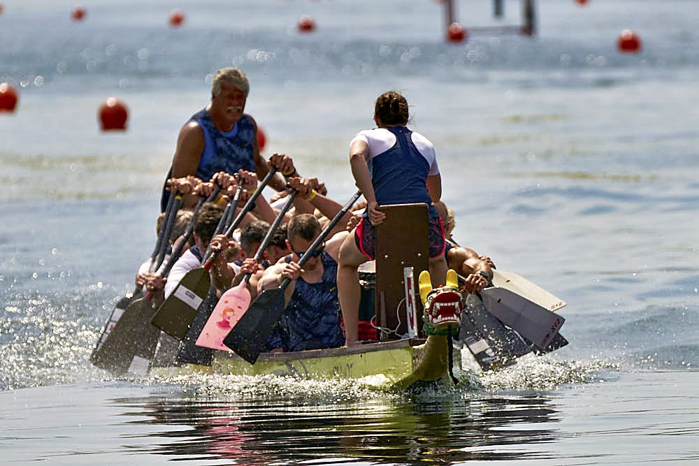 Drachenbootrennen auf dem Maschsee in Hannover beim Drachenbootfestival 2023 © Ulrich Stamm