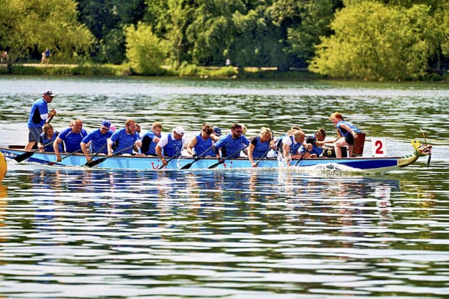 Drachenbootrennen auf dem Maschsee in Hannover beim Drachenbootfestival 2023 © Ulrich Stamm