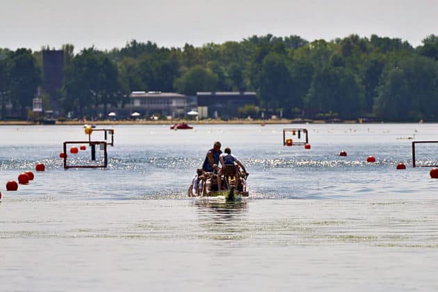 Drachenbootrennen auf dem Maschsee in Hannover beim Drachenbootfestival 2023 © Ulrich Stamm