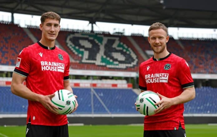 Das neue Trikot von Hannover 96 für die Saison 2023/2024 © Hannover 96 / Lars Kaletta