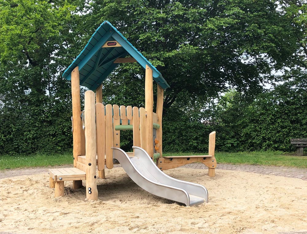 Neues Spielhaus für den Spielplatz Gundelachweg in Mittelfeld © LHH