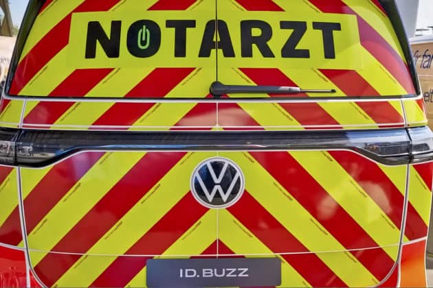 Notarzt VW Bus Festival Hannover US 2023 06 24 16