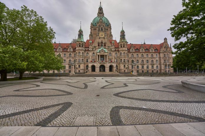 Neues Rathaus mit Trammplatz © Ulrich Stamm