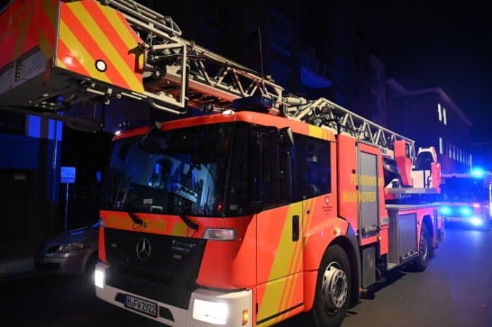 Feuer in einem Atelier in einem Mehrfamilienhaus in der Posthornstraße in Hannover Linden