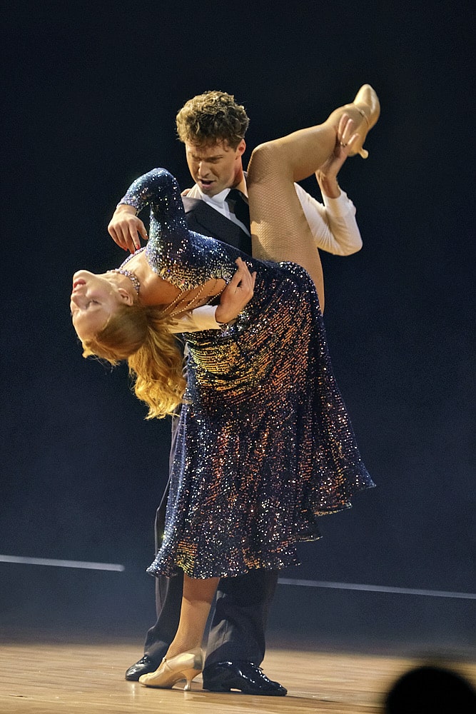 Let's Dance 2023 in der ausverkauften ZAG Arena in Hannover am 01.12.2023 © Ulrich Stamm