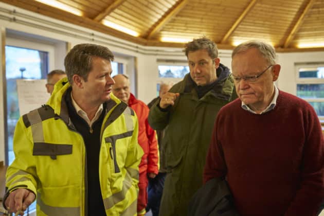 Ministerpräsident Stephan Weil informiert sich zum Hochwasser und Überschwemmungen der Aller in der Region Heidekreis nach tagelangen starken Regenfällen - in Hodenhagen © Ulrich Stamm