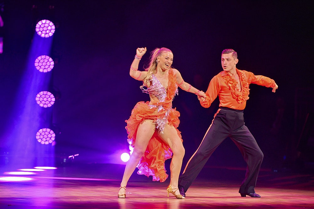 Julia Beautx und Zsolt Sándor Cseke bei Let's Dance 2023 in der ausverkauften ZAG Arena Hannover am 01.12.2023 © Ulrich Stamm